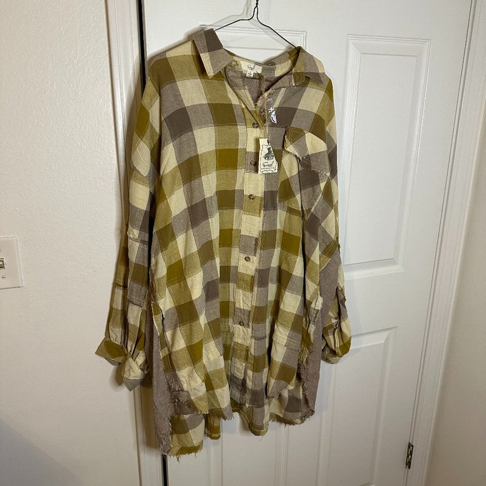 Easel NWT Plaid Button Down